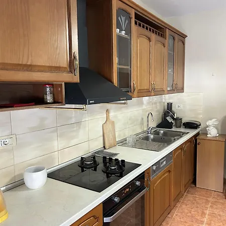 ゲストハウス Koltrina Shkodër